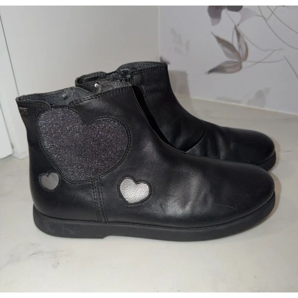 Camper Kids Duet  Chelsea Black Leather Ankle Boots Heart Details Sz 36